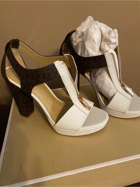 Michael, Kors, Berkeley, sandal, leather signature design White/Brown
